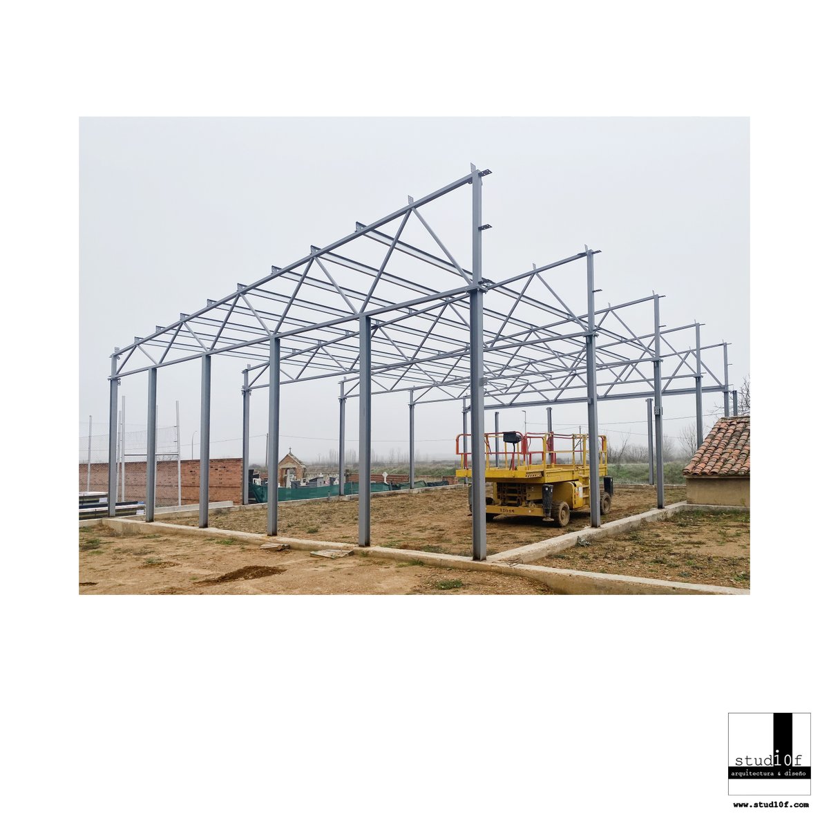 stud10f's tweet photo. EDIFICIO USOS MÚLTIPLES
(#Algadefe, León)
✏️📐👷🏻♂️🏗️🏡
squeleto de la Fase 2 ejecutado, Se procederá a la colocación del panelado de cubierta...
Pronto comenzará la Fase 3 de los trabajos. https://t.co/pZhtC8lfDe