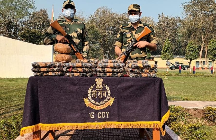 BSF_SOUTHBENGAL's tweet image. 14 Feb&apos; 2022
Alert troops @BSF_SOUTHBENGAL in different incidents seized 1139 Phensedyl bottles worth Rs.2,12,594/- and apprehended two smuggler with 60 Phensedyl bottles  concealed in the dashboard of their Car. 
#FirstLineOfDefence
#JaiHind