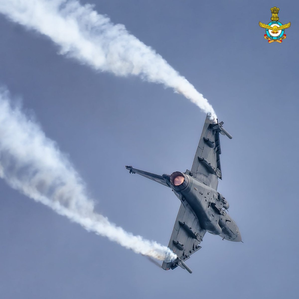 Tejas, The Showstopper!

So proud to see the 'Made In India' Light Combat Aircraft Tejas make a stunning appearance at the #SingaporeAirShow2022. 

Aatmanirbhar Bharat is soaring high!