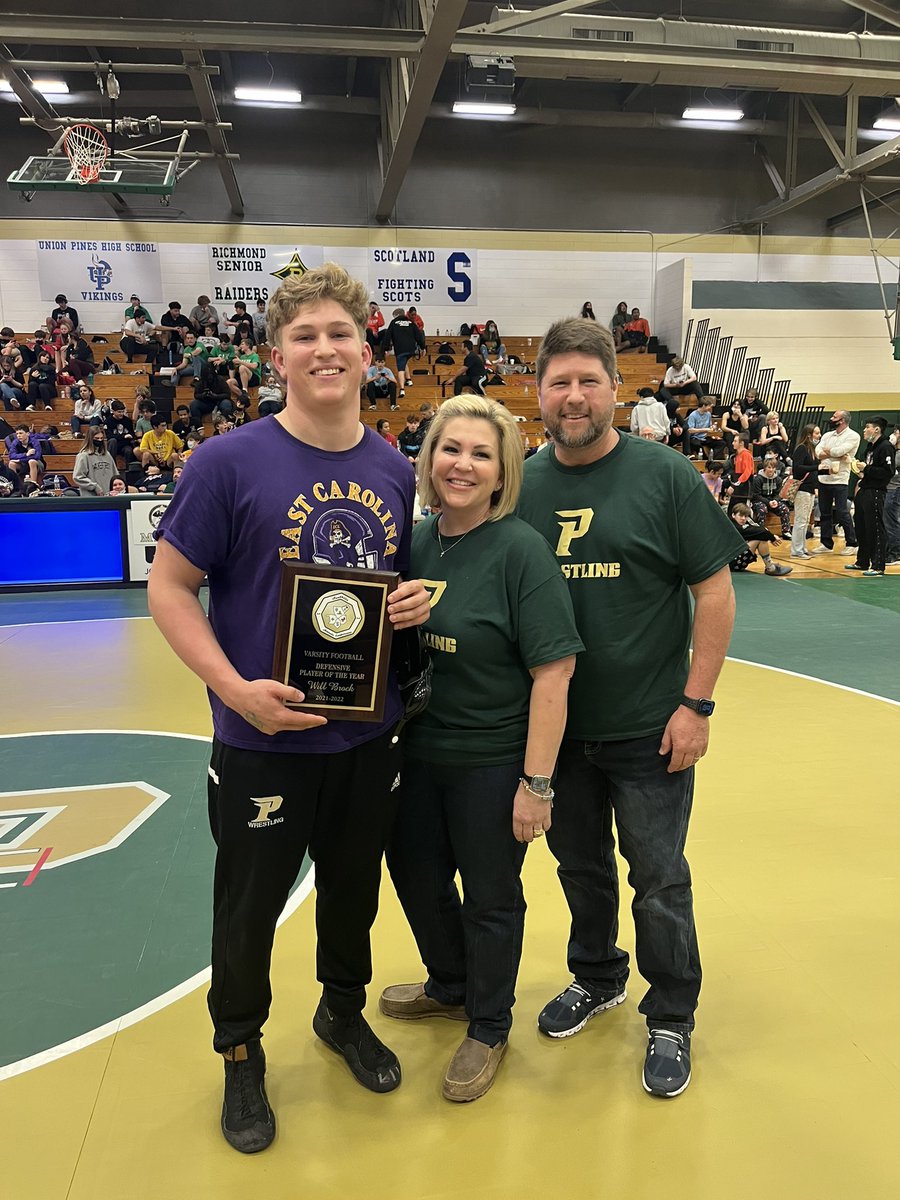 PC_Wrestling's tweet photo. Special moment at 4A Mideast Regionals. 2x SQ 220lb Will Brock awarded his Defensive Player of the Year plaque as most dominant player in the SAC Football Conference!  Outstanding two sport athlete!  That’s how you promote/build great athletes. Congrats @Will_Brock68 #pcpride https://t.co/9hfl1Dw8FZ