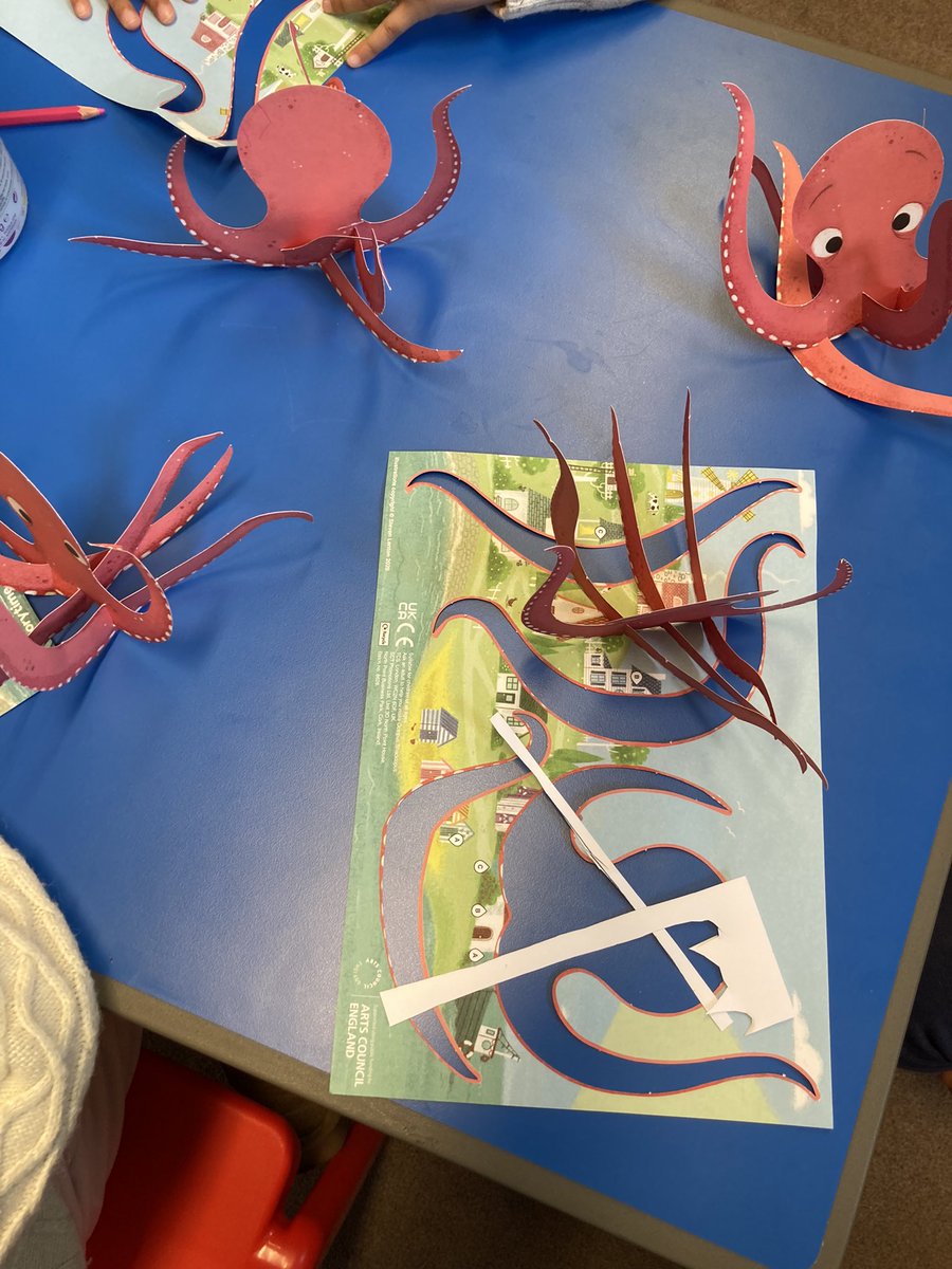 BromLibraries's tweet photo. Great event today at #WestWickhamLibrary with @PeterBently reading his fantastic books #OctopusShoktopus!& #DogsInDisguise then a fun craft activity making awesome octopuses ๐ @StevenLenton #JohnBond @NosyCrow @HarperCollinsCh @Better_UK @LBofBromley @Booktrust @LDNLibraries https://t.co/6pSGAionak