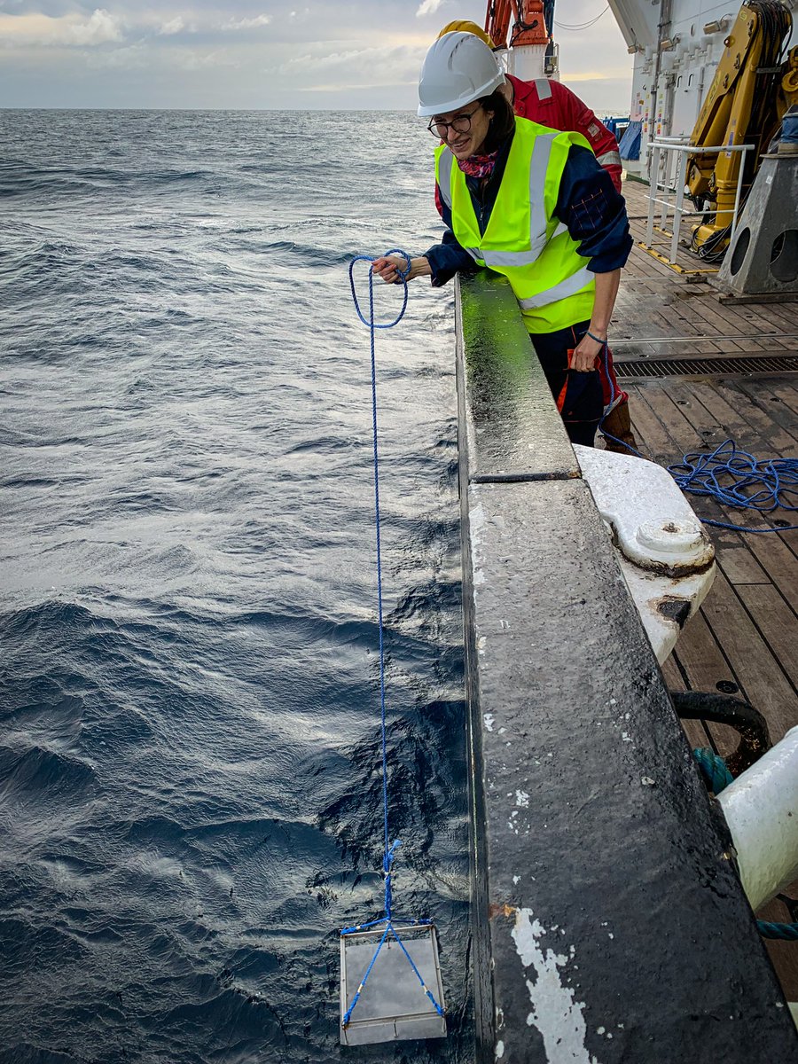 water_carbon's tweet photo. A good day to sample the #Atlantic #Ocean skin layer with a Garrett screen for #BOOGIE @ERC_Research project with Alba from the @LyellCentre and @RAPID_AMOC team on the RRS Discovery. These important measurements will help us to better understand how oceans store #greenhousegas https://t.co/yuEsYGMgs7