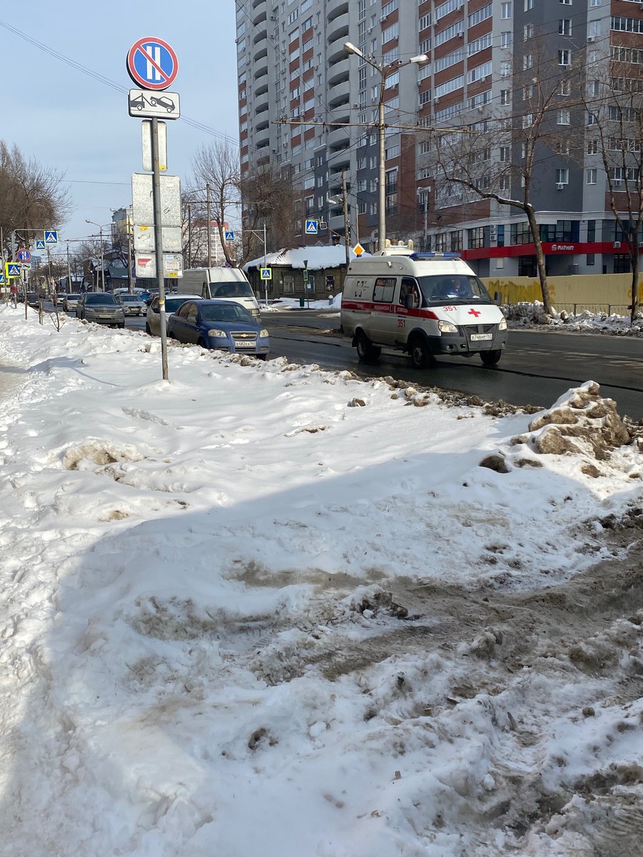 olaol11's tweet photo. @MP_Blago63 @SODEDDS @DepGorHozSamara 
Проведите, пожалуйста, очистку УДС вдоль дома по ул. Арцыбушевской, 40. В прошлый раз так и не почистили, плюс новый снегопад  добавил снега. Знаки чет/нечёт стоят, а очистка не производится!
@adm_Len @EBondarenko3 https://t.co/0YYKedEquc