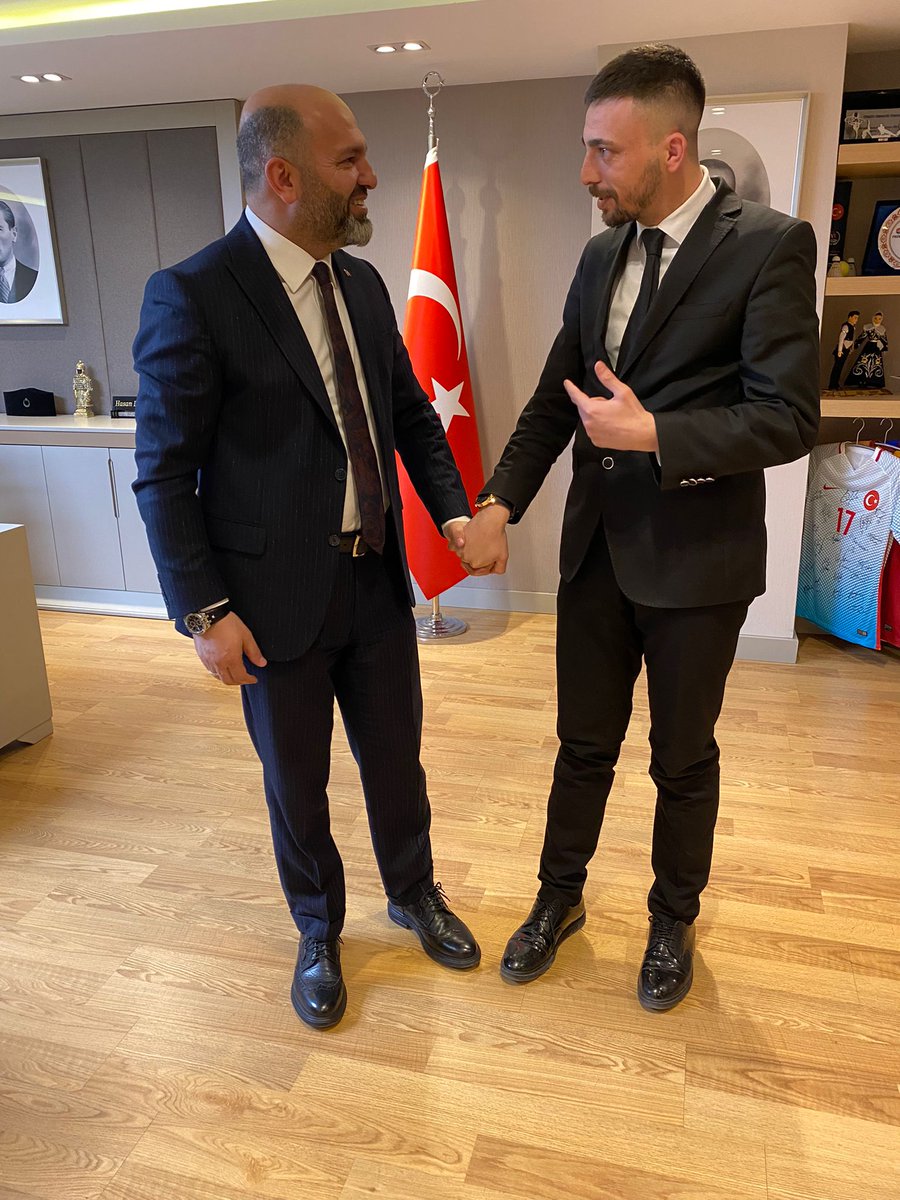 EthemGdek2's tweet photo. Gençlik Spor Bakanlığı Rehber ve Denetim Başkanımız Hasan Davulcu Abimle Bakanlıkta bir araya geldik. Hoş sohbeti, misafirperverliklerinden ötürü teşekkür ederim  🙏 https://t.co/laZQjBjJVd