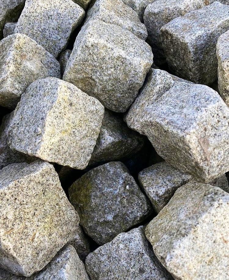 These Granite Cobbles remind me of those Cola Cube sweets that were measured out on an Avery Scale with the metal scoop 🙏 We are currently loading up website with reclaimed building materials, take a look
#buildingreclamation #reclaimedstone #salvage #cobbles