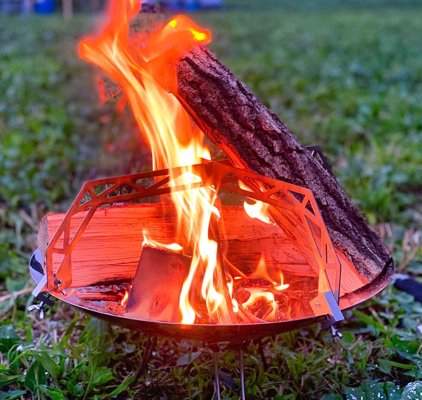 タテイスカンナ 高さ出るから薪くべやすいし スキレット乗るし グリル乗せてもいいし 五徳ごときと侮るなかれ タテイスカンナ 37camp ファイヤーディスク五徳 コールマン ファイヤーディスク 五徳 焚き火 キャンプ Camp アウトドア Outdoor 川島