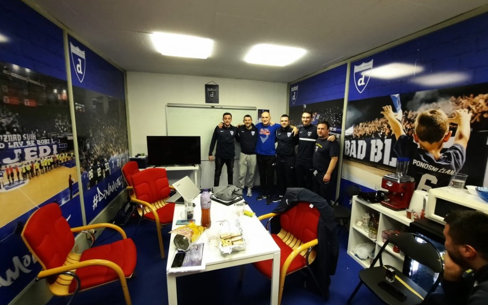 Known face visited our Club on Monday 😎

More about Mićo Martić's #futsal education: futsal-dinamo.hr

Thank you <a href="/MicoMartic/">Mico Martic</a> - #FutsalIsHere!