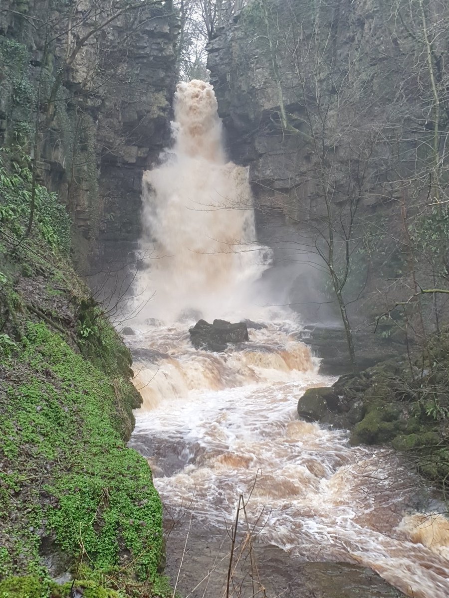 RibblesdaleC's tweet photo. Good morning Tuesday &amp; to everyone. A little taster of what #Askrigg #YorkshireDales had to offer: the gates &amp; church of St Oswald, a #limekiln in the woods on the way to #MillGillForce, the waterfall itself, yes  I have a video &amp; the market cross.
Have a truly wonderful day! https://t.co/OzDR0jGOtl