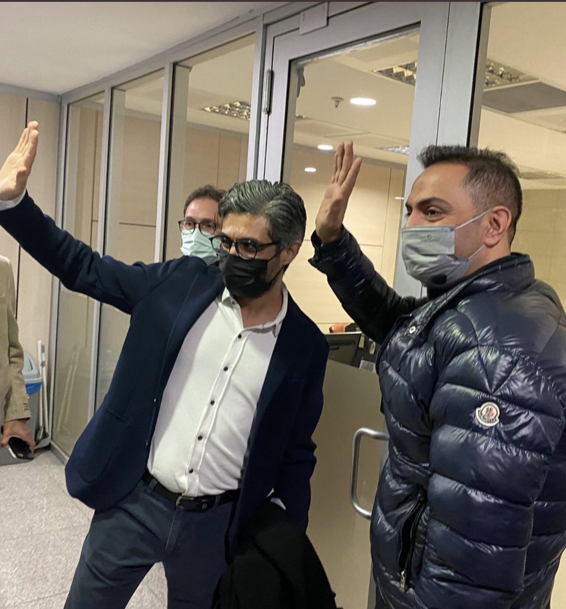 Barış Pehlivan ve Murat Ağırel sadece haber yaptıkları için yeniden hapse giriyorlar oysa #GazetecilikSucDegildir özgür bir ülkede elbette <a href="/barispehlivan/">Barış Pehlivan</a> <a href="/muratagirel/">Murat AĞIREL</a>
