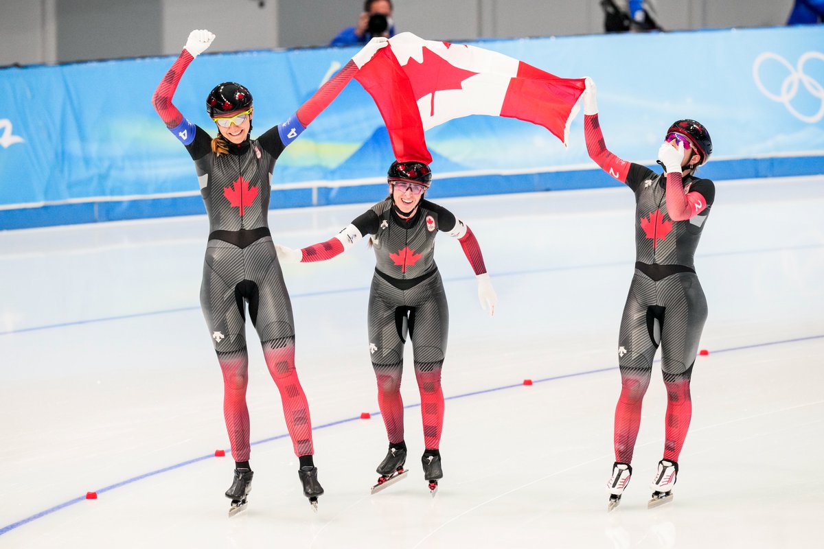 TeamCanada's tweet photo. GOLDEN GIRLS 🥇🥇🥇🥇 https://t.co/6MQ0qerjDU