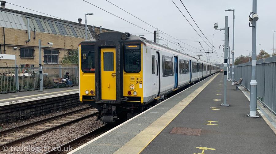 trainlogger's tweet photo. 24th November 2021 at Lea Bridge.
379030.
317342.
#trainspotting #trains #class379 #class317
https://t.co/1rvGenkr7H #trainlogger https://t.co/hPWzbeOh6U
