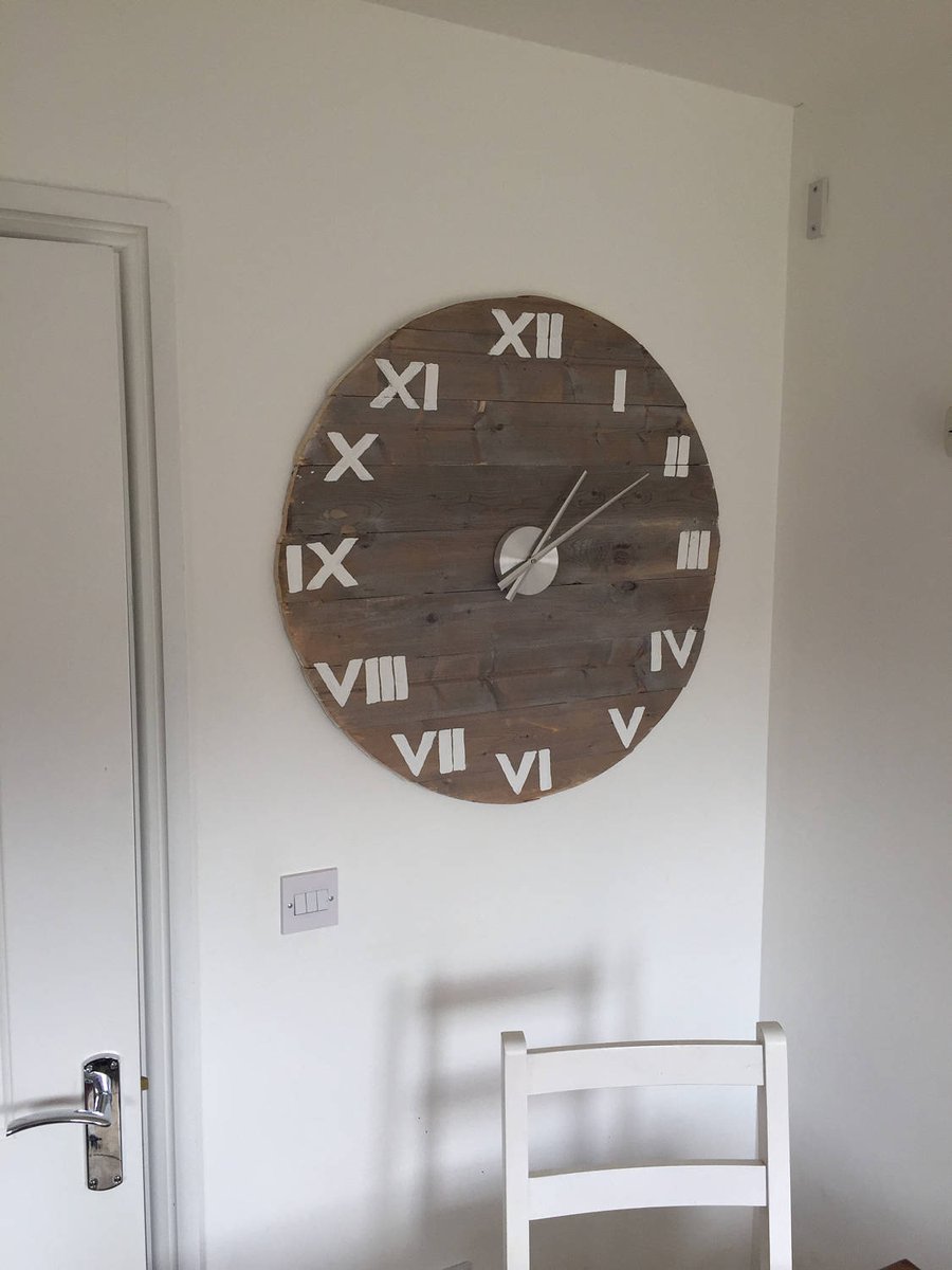 john_lumberjack's tweet image. Clock Wall Vintage, Large 77cm / 30.3 inch Diameter with White Roman Numerals in Barnwood tinyurl.com/y523n7hg
 #VintageWallClock #SeikoWallClock