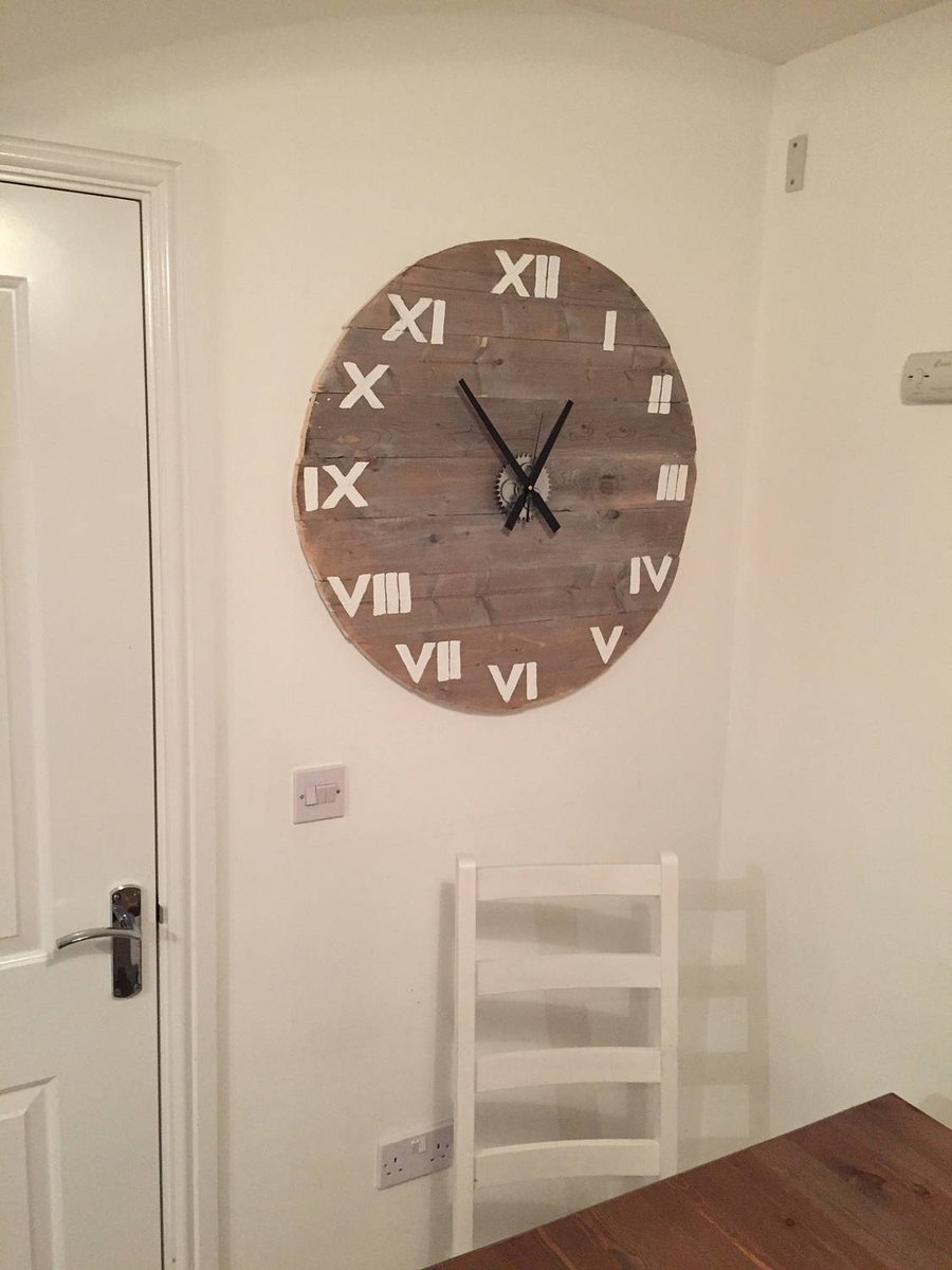 john_lumberjack's tweet image. Clock Wall Vintage, Large 77cm / 30.3 inch Diameter with White Roman Numerals in Barnwood tinyurl.com/y523n7hg
 #VintageWallClock #SeikoWallClock