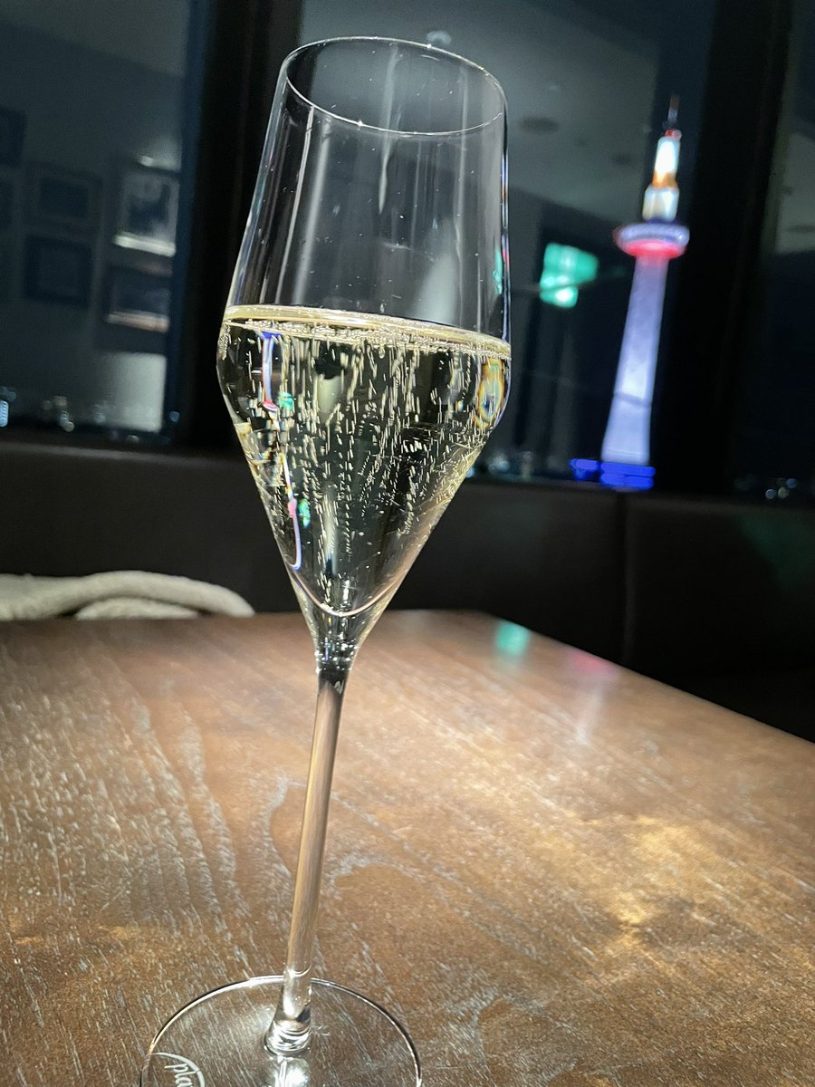お洒落なレストランでちょっと早めのディナー🍽🥂
いただきます😌