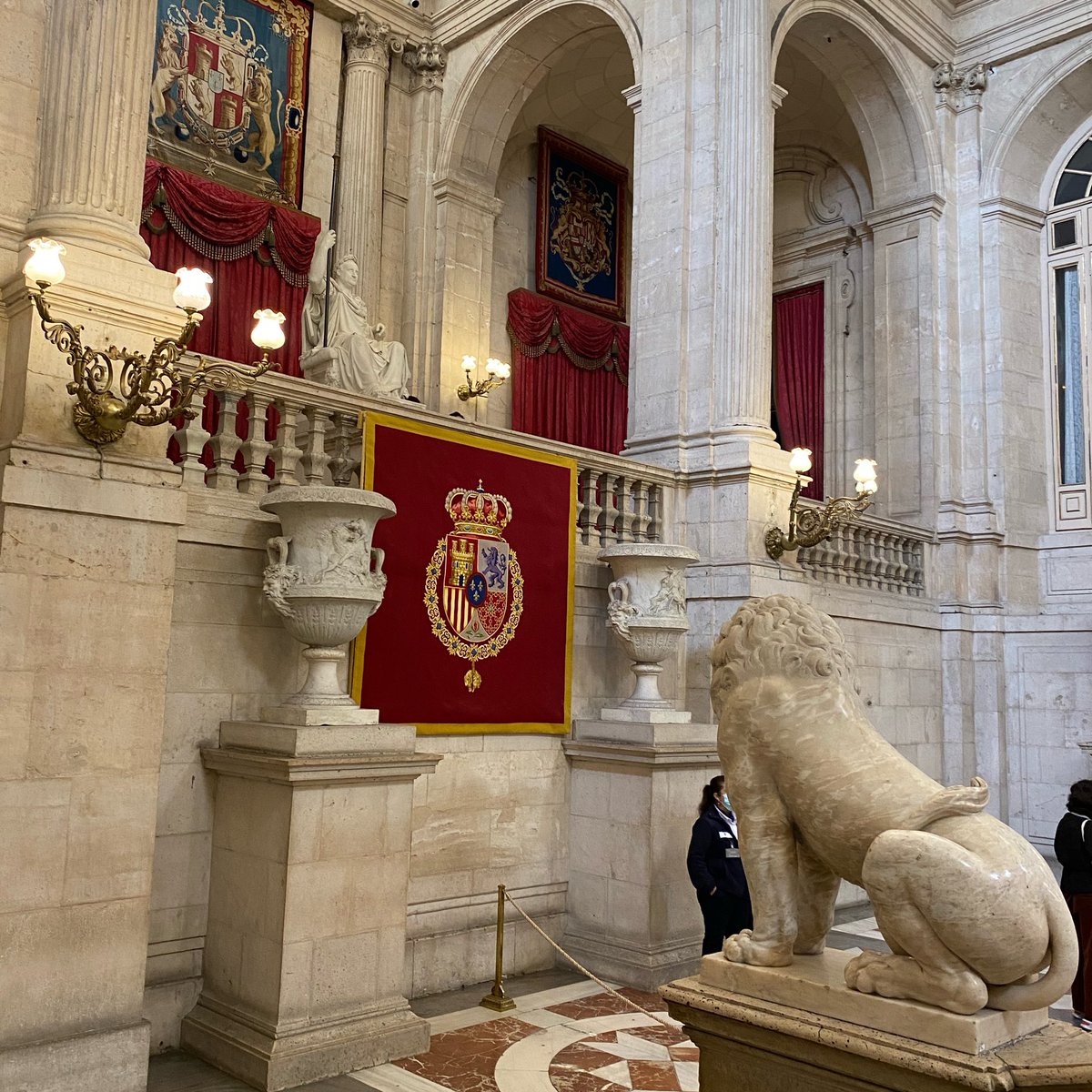 TheGuidesUNeed's tweet photo. Good and royal morning from the Palace! You really need to come.

#WeLoveThisPlace

#palace #royalpalace #madrid #spain #spain🇪🇸 #españa🇪🇸 #españa #tourism #tourist #tourguides #tourguideslife https://t.co/hmAGsPgXfh