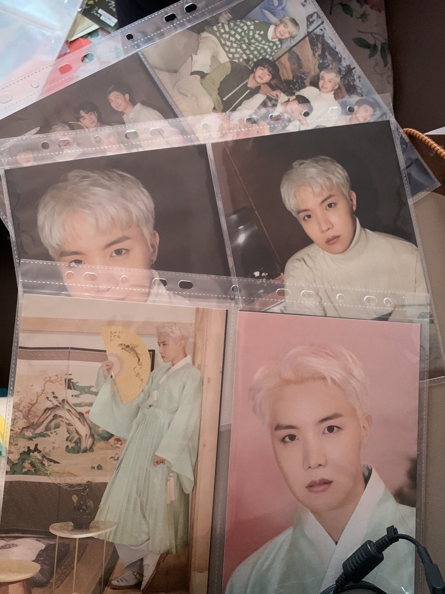 itshobae's tweet photo. Got my No Brand 2p binder sleeves from @_borabox and I’m so happy na my DMJ and LW photo book pages have a home na 💜😭 #boraboxFeedbacks

Thank you @luckychp00 for the reco!💜 @litolmeow17 buy na din!🤗 https://t.co/oVDhbKWA7M
