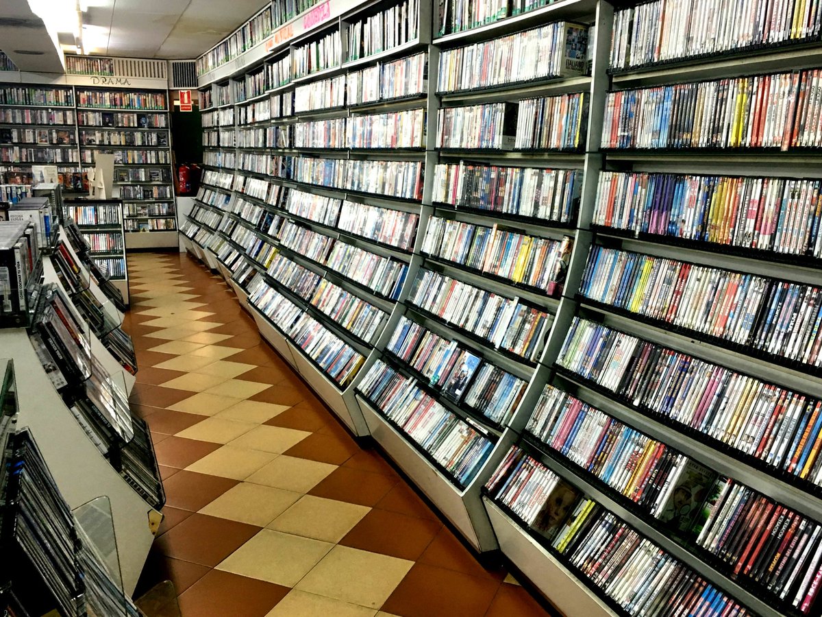 ¿De verdad eres rico si tienes VHS en tu trastero?¿Las cintas de Disney me sacarán de pobre?¿Un VHS vale 10000€? NOOOOO.
Por aquí os lo contamos todo y hablamos de coleccionismo videoclubero. Dadle al play👇🏻
⏯️go.ivoox.com/rf/81966258📼