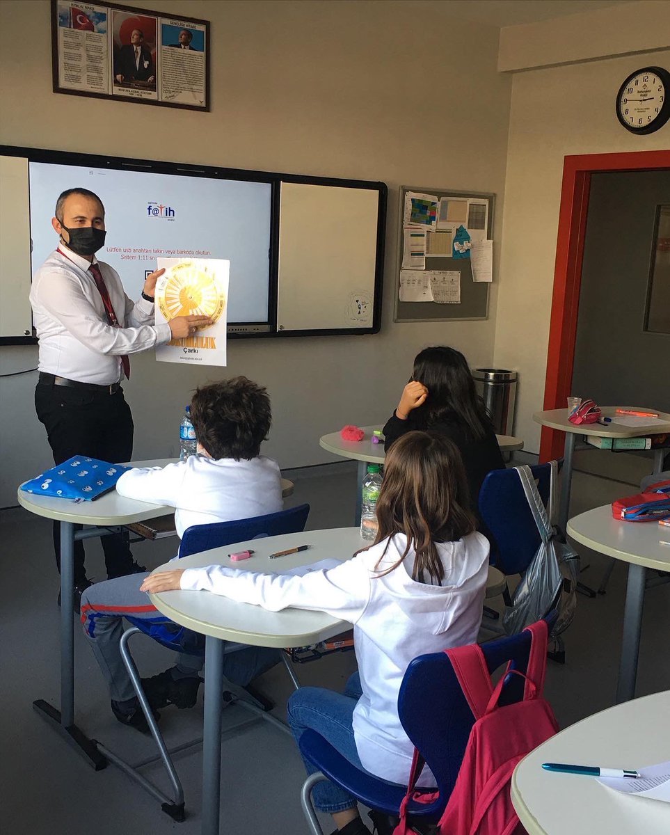 PDR birimi tarafından 5.Sınıf öğrencilerimiz ile yürüttüğümüz “Sorumluluk Çarkı” uygulamamız devam ediyor. Öğrencilerimiz her üyesinin sorumluluğunu yerine getirdiği toplumun değerlerini yaşayarak öğreniyorlar.  #KAREM #bahcesehirliolmakayrıcalıktır