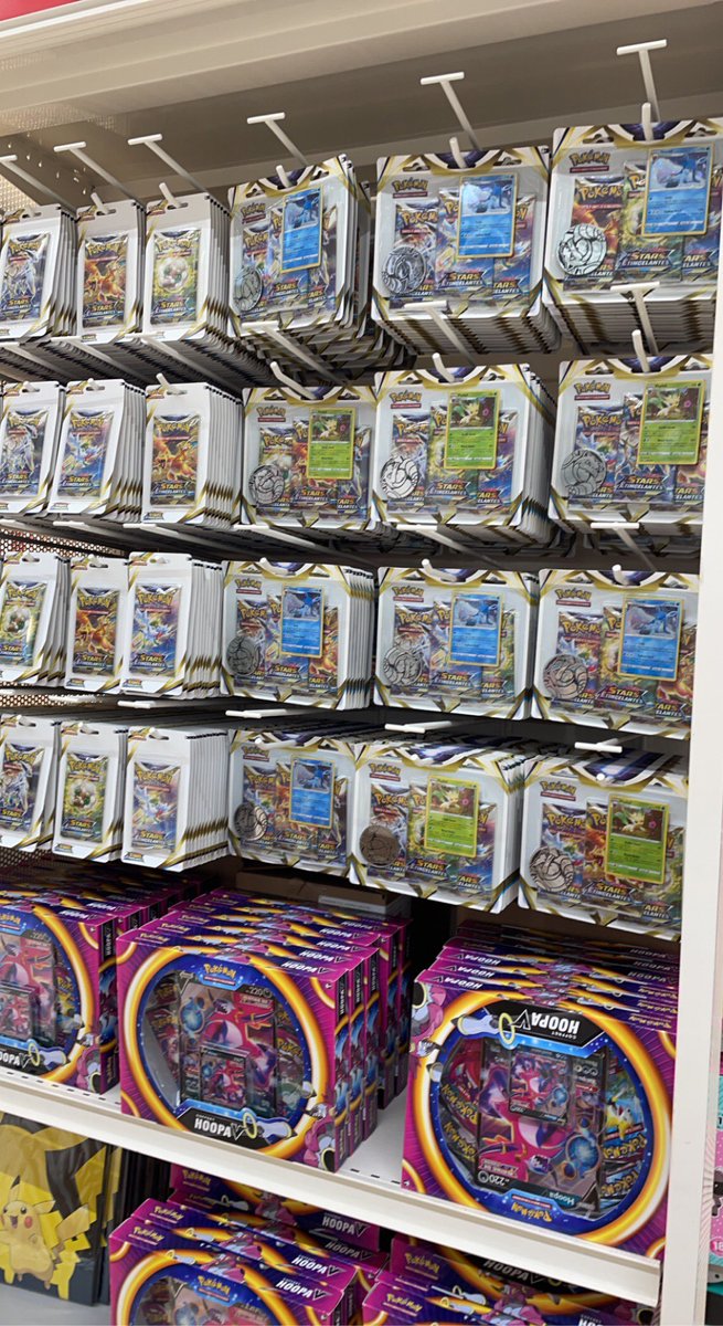 GamemastersFr's tweet photo. #pokemon Pour les Français, pour votre information, Carrefour commence à mettre en rayon les tripack et booster EB09 Star Etincellantes.
2 semaines en avance🔥
N'hésitez pas à vérifier dans les hyper carrefour proche de chez vous 😉
#EB09 #ad #asmodee https://t.co/R3EH39J5ca