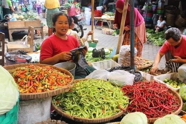 petanirumah's tweet photo. TIPS SEDERHANA BERMANFAAT PERDAPURAN

1. Agar telur rebus tidak susah dikupas, jangan lupa celupkan kedalam air es saat telur tersebut baru matang/masih panas.

2. Agar cabe tdk meletup2 ketika digoreng, jangan lupa tusuk sedikit cabe tersebut dengan pisau sebelum digoreng.
👇👇 https://t.co/zABKMIKOvw