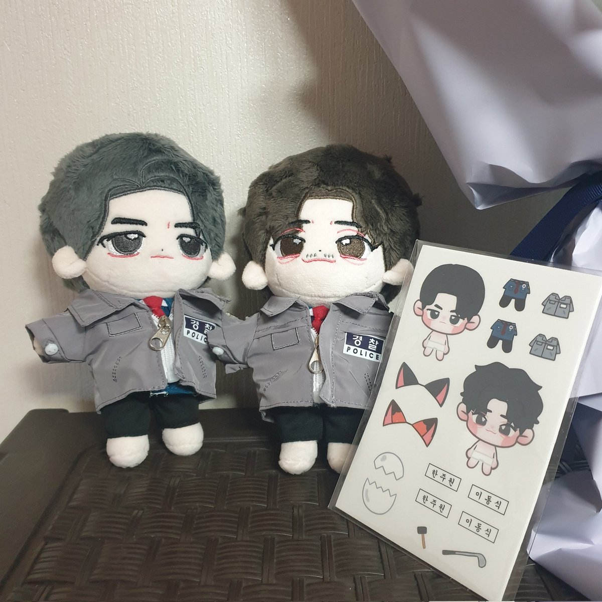 그렇습니다 저는 옷을 잘 못 입히는 솜경위님들 소유자입니다... 😂 솜주원 솜동식 잡아먹고 싶을 정도로 귀여워요 재고 판매 감사합니다 선생님 💖
<a href="/somyangpolice/">솜양파출소(판매종료)</a>