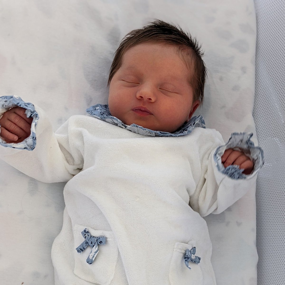 JamesBullLabour's tweet photo. I've been a bit quiet on here recently, as have been very busy as a Dad... Our new daughter, Esther was born last Monday! Mother and baby all in good health thanks to the fantastic #NHS staff at #Addenbrookes #Rosie maternity hospital. https://t.co/29Uxs8dFCD