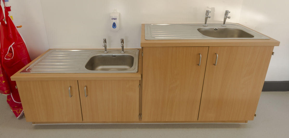 BenchmarkProdu1's tweet photo. Happy #CaseStudyTuesday!✨
At Newhall Primary Academy, we provided storage, sink areas, food tech areas and even a cloakroom area! Check it out today and transform your space: https://t.co/BkOQUzLCuN https://t.co/1COV6DM1O3