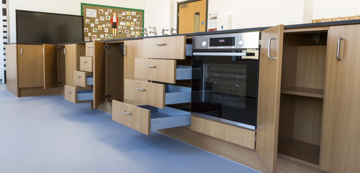 BenchmarkProdu1's tweet photo. Happy #CaseStudyTuesday!✨
At Newhall Primary Academy, we provided storage, sink areas, food tech areas and even a cloakroom area! Check it out today and transform your space: https://t.co/BkOQUzLCuN https://t.co/1COV6DM1O3