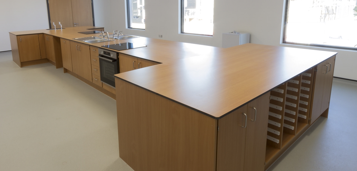 BenchmarkProdu1's tweet photo. Happy #CaseStudyTuesday!✨
At Newhall Primary Academy, we provided storage, sink areas, food tech areas and even a cloakroom area! Check it out today and transform your space: https://t.co/BkOQUzLCuN https://t.co/1COV6DM1O3