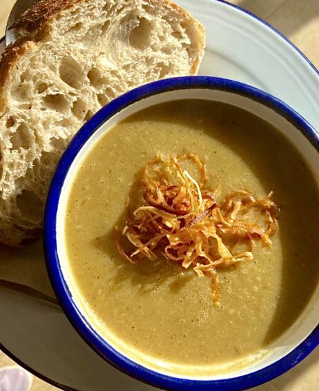 theliftcafe's tweet photo. Definite soup weather today! This corker is sure to brighten up your day. Curried parsnip with parsnip and carrot crisps is the soup of the day today 😋 #soupweather #soup #theliftcafe #theleaslift #folkestone #folkestonefood #lowerleascoastalpark #folkestoneseafront https://t.co/89W7uBFSU0