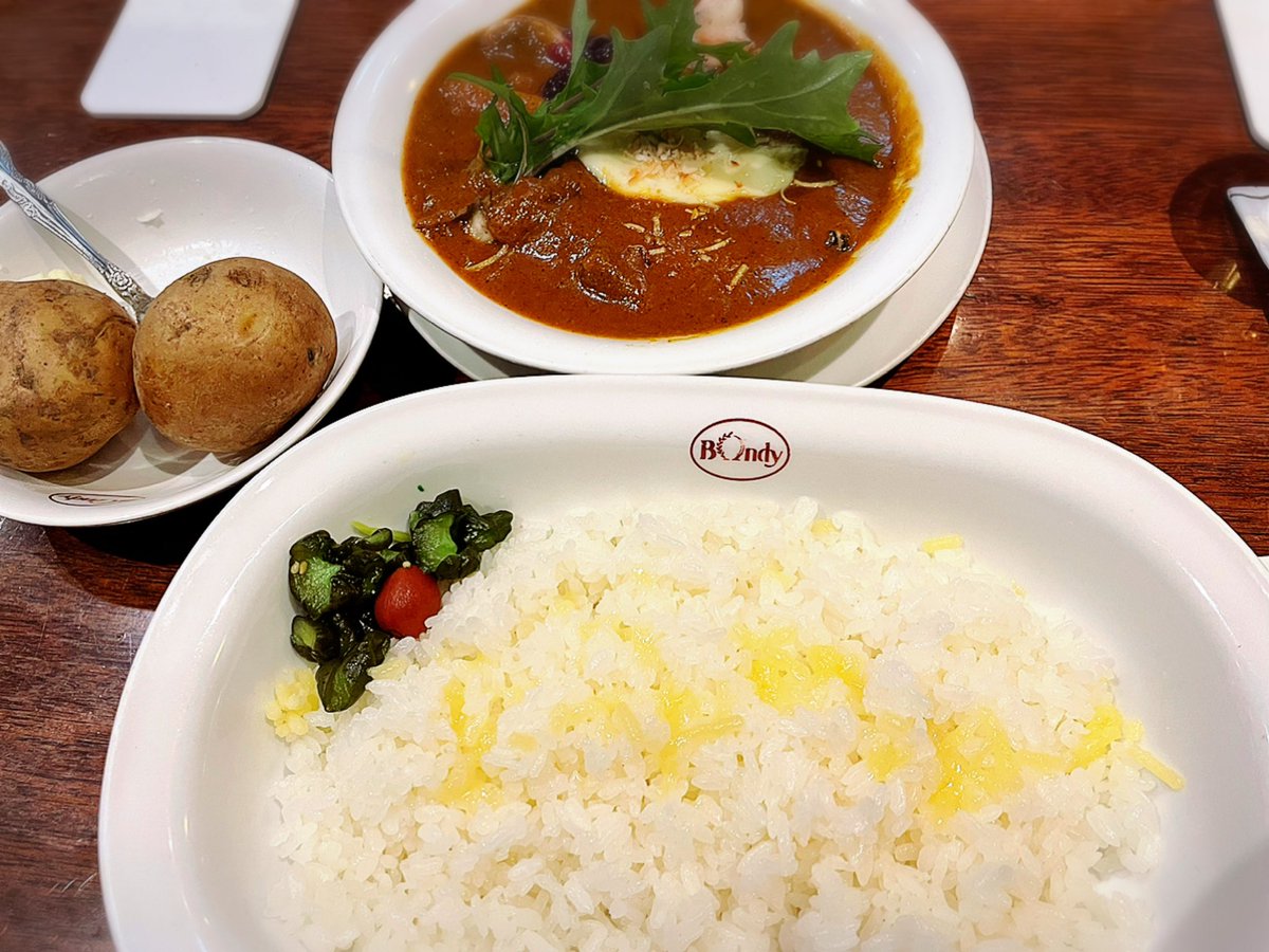 tea_party2016's tweet photo. 神保町でAR謎解きして、ボンディ行ってきた🍛✨
はじめてキノコカレー🍄頼んだけど、凄く美味しかった‼️
キノコが5,6種類入ってて、ゴロゴロしてて死ぬほど美味しかった‼️
楽しかったけど久々外出で体力の限界｡｡｡(lll __ __)ﾊﾞﾀｯ https://t.co/9fYfmDEIa3