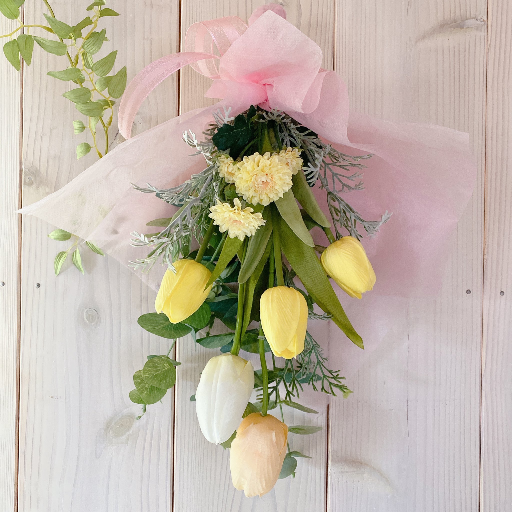 さつき セリアとキャンドゥのお花たちでスワッグ作ってみた セリア チューリップ 造花 100円ショップ スワッグ T Co Lhid8csv7z Twitter