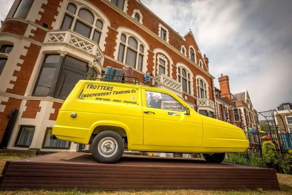 This famous vehicle is parked outside our #Peckham hotel.

Grab a photo with it next time you stay

#London #Hotels #Onlyfoolsandhorses #Trotters