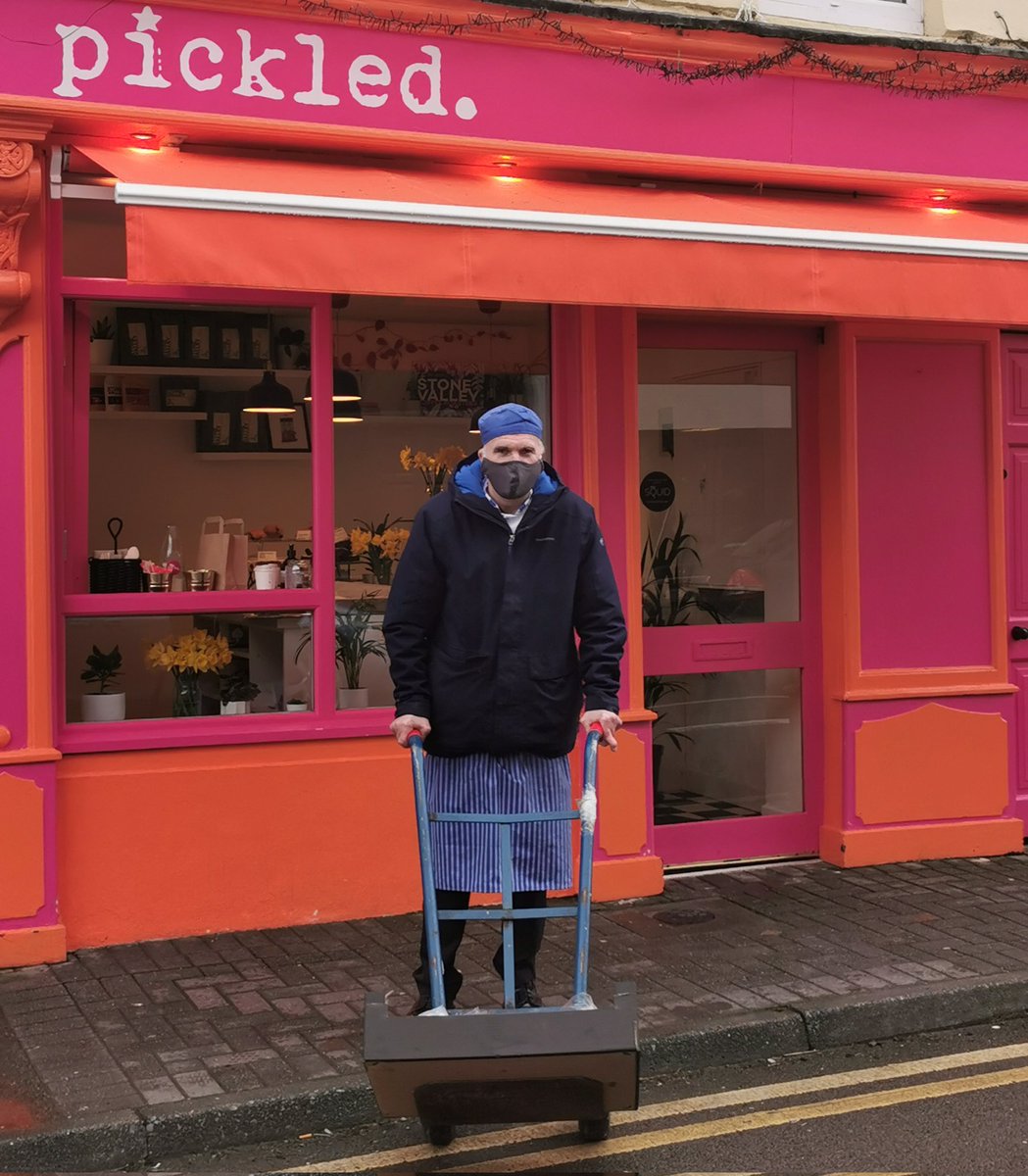 Morning deliveries around Macroom Town. We do it by hand, to cut down on our #carbonfootprint 👍

#supportlocal #supportsmallbusiness
#supportyourbutcher #knowyourbutcher #askyourbutcher #deli #cafe #guaranteedirish #Irishchicken #irishpork #secretingredient
#