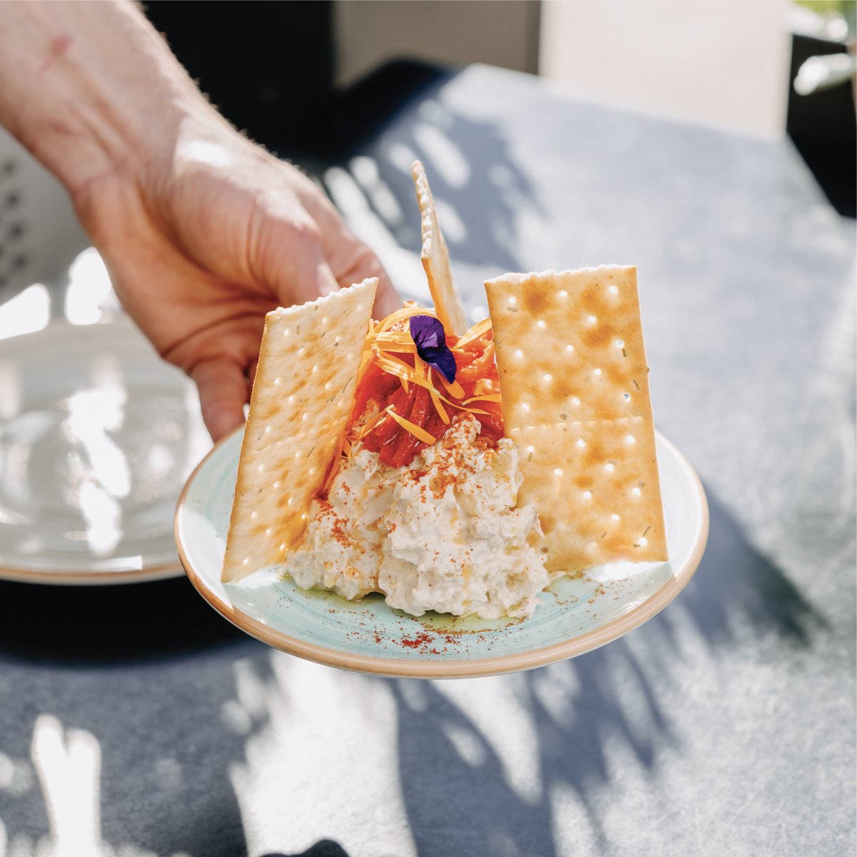 ElDynamicBar's tweet photo. Una tapa per compartir i una canya ben tirada d' @EstrellaDammCat  ✨ Així de fàcil és fer el dimarts més especial👌

⁣⁣⁣⁣⁣⁣#eldynamic #eldynamicbar #gentcomtumola #eldynamicfigueres #figueres #comerçfigueres #comerçlocal #tapes #cerveseria https://t.co/BGjT6MTgg0