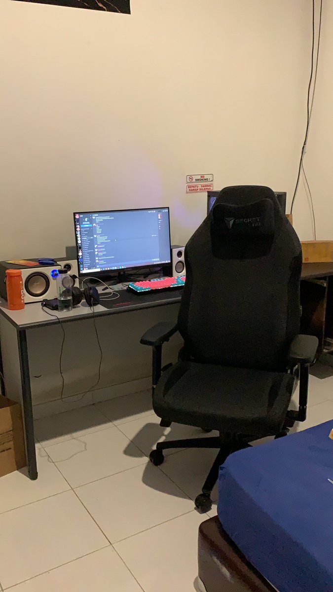 hendyanwilly's tweet photo. gimme the extra warranty #secretlab https://t.co/3Ohn9GwXuj