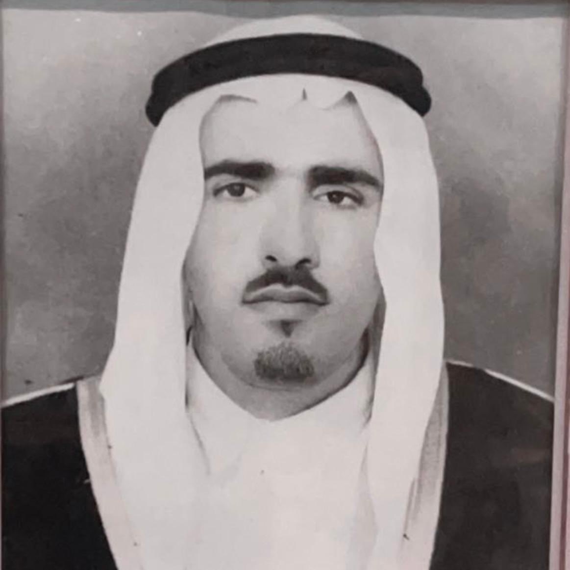 ١-أعزي الأخوال أسرة آل عكرش في وفاة الخال الشيخ سليمان بن عبدالله بن سليمان آل عكرش 
والعزاء موصول لشقيقه الخال عبدالعزيز ولجميع أبناء الفقيد وذويه
والصلاة عليه اليوم بعد العصر في جامع البابطين
اللهم اغفر له وارحمه ونحن ووالدينا والمسلمين عدد خلقك ورضا نفسك وزنة عرشك ومداد كلماتك