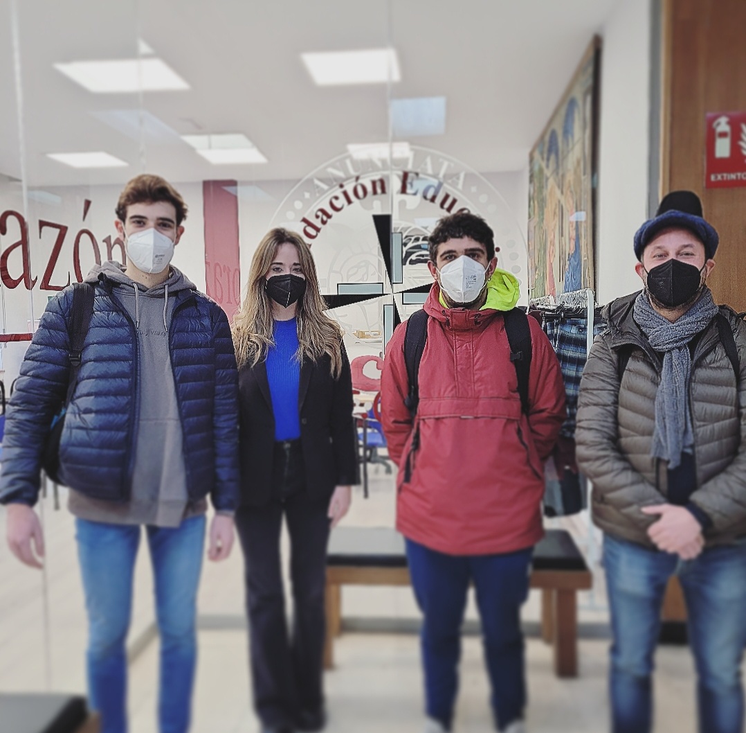 Damos la bienvenida a nuestro nuevos profes en prácticas: ¡Carlos, Lara, David y Paco! 👨‍🏫👩‍🏫👨‍🏫👨‍🏫 👏

Vienen con muchas ganas de aprender y de enseñar.

<a href="/fefcoll/">FEFC</a> #AnunciataValladolid dominicasvalladolid.es