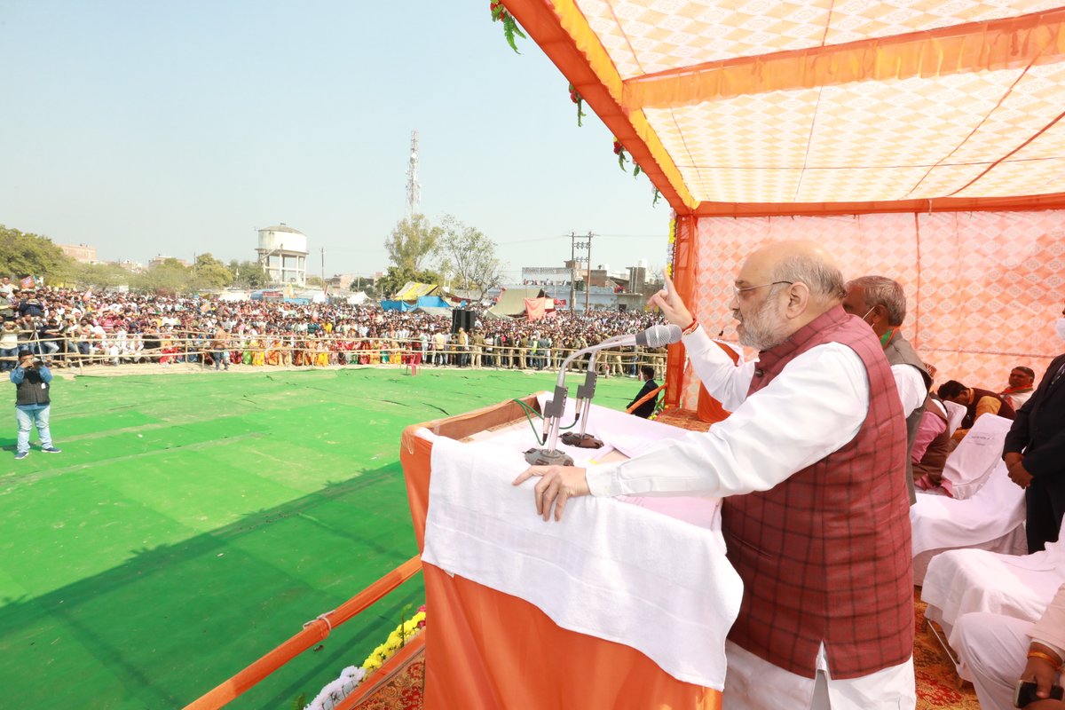 AmitShah's tweet photo. दिबियापुर की जनता 20 फरवरी को कमल का बटन दबाकर फिर एक बार उत्तर प्रदेश में भगवा परचम लहराने के लिए कृत संकल्पित है। https://t.co/0VHlFTwvXZ