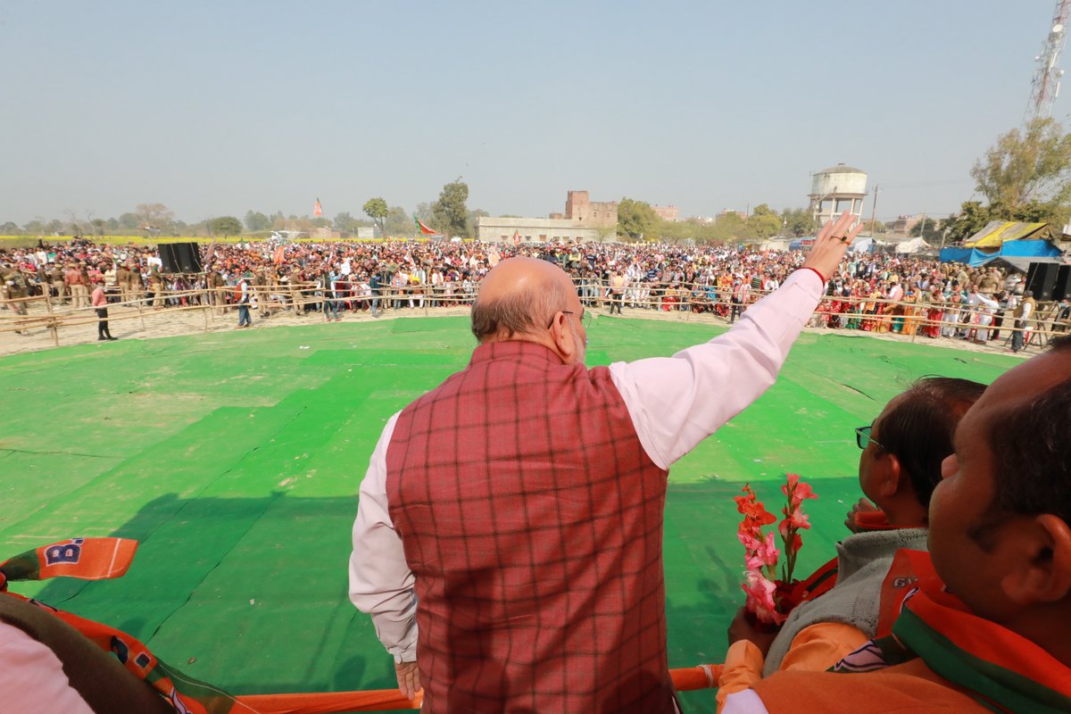 AmitShah's tweet photo. दिबियापुर की जनता 20 फरवरी को कमल का बटन दबाकर फिर एक बार उत्तर प्रदेश में भगवा परचम लहराने के लिए कृत संकल्पित है। https://t.co/0VHlFTwvXZ