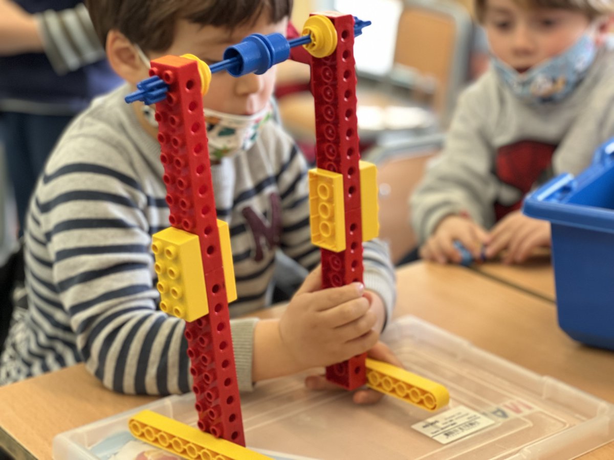 Paidoscat's tweet photo. @EscolaOlivera @AMPA_OLIVERA @Volpelleres @omet_santcugat #technolab #tallercreatiu #voleibol #extraescolarsolivera https://t.co/CakgRrWsVJ
