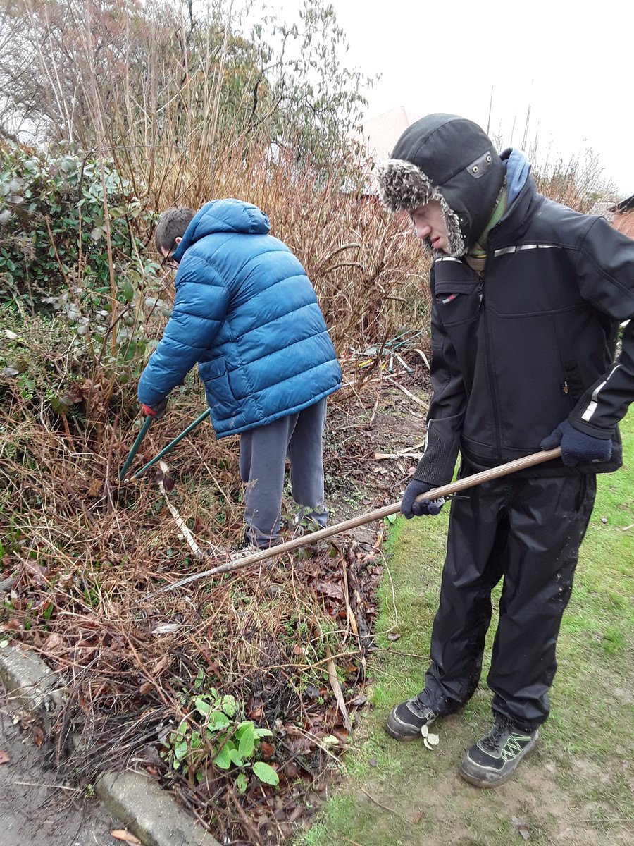 Wet February day the students in <a href="/horticulturede4/">Horticulture Pathway at Derwen College</a>  still working to help tidy the grounds by removing bramble <a href="/DerwenCollege/">Derwen College - Post-16 specialist college</a> <a href="/visitderwen/">Derwen Marketplace</a> <a href="/OswestryTourism/">Visit Oswestry</a> <a href="/Natspec/">Natspec</a> #wet #February #horticulture #bramble