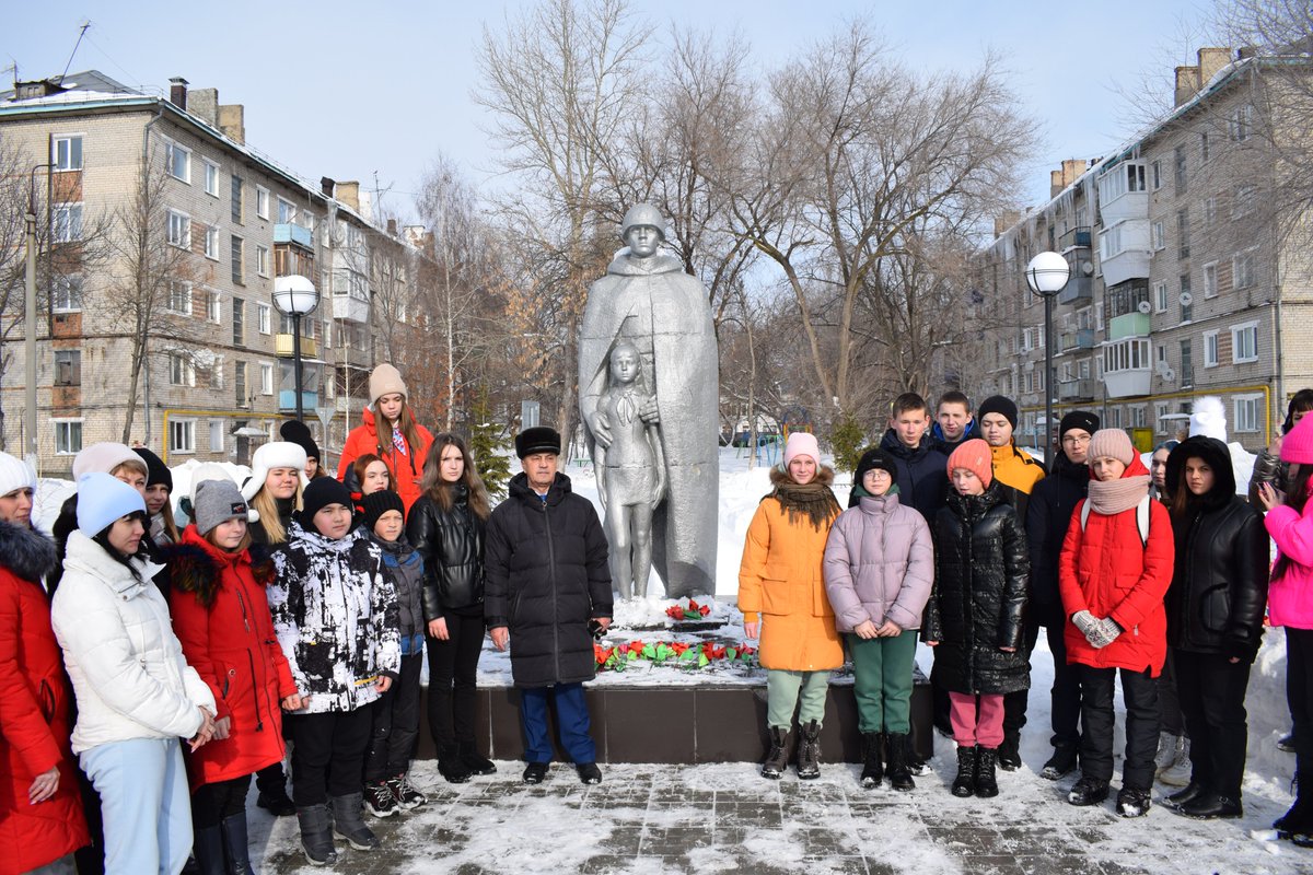 К 33-летию вывода советских войск из Афганистана была приурочена патриотическая акция «Красный тюльпан», организованная Администрацией села совместно с СДК «Жигули», ГБОУ СОШ с. Курумоч и д/с «Белочка»sp-kurumoch.ru/d0-b0-d0-ba-d1…