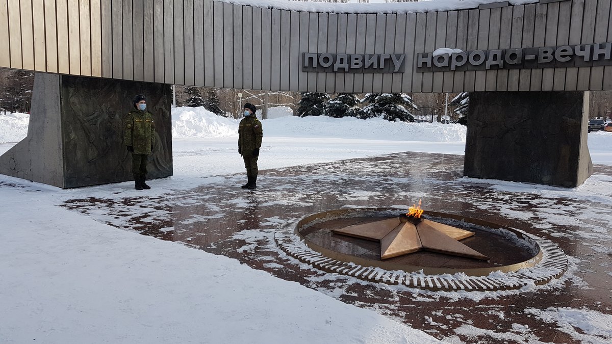 tlt_ddut's tweet photo. #ддюттлт_нвп #ддюттлт_память
Сегодня, в День памяти о россиянах, исполнявших служебный долг за пределами Отечества, воспитанники военно-патриотического клуба "Крылатая гвардия" несли Почетный караул у Вечного огня на Площади Свободы и поддержали акцию «Красный тюльпан». https://t.co/1OZi2J2sRC