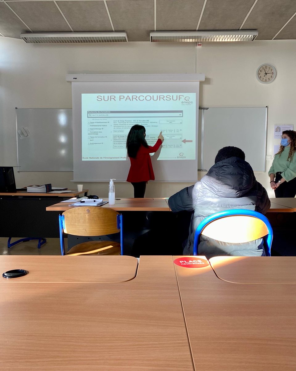 A la découverte de l'IUT de Sarcelles @cy_iut pour les Journées Portes Ouvertes <a href="/UniversiteCergy/">CY Cergy Paris Université</a>, avec les élèves du collège Chantereine et du lycée <a href="/JJRSarcelles/">Lycée Jean-Jacques Rousseau de Sarcelles</a> ! Au programme, visite, animations, discussions avec les étudiant.e.s.. #cordéesdelaréussite