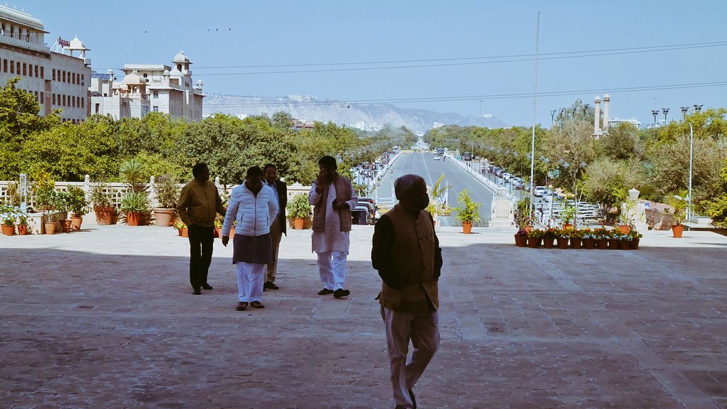 DrMaheshJoshimp's tweet photo. Today's  memorable movements during #Assembly_session https://t.co/QiipXUXStX