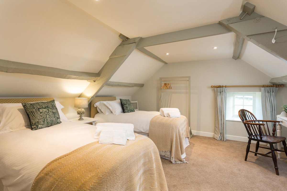 Your bedroom awaits! 💤
This farmhouse has character bursting in every room! This double bedroom is just one of the 5 that creates this beautifully renovated home! 
To find out more about the property, or available dates, please click the link below! ⬇️
holidayathome.co.uk/accomm.../holl…