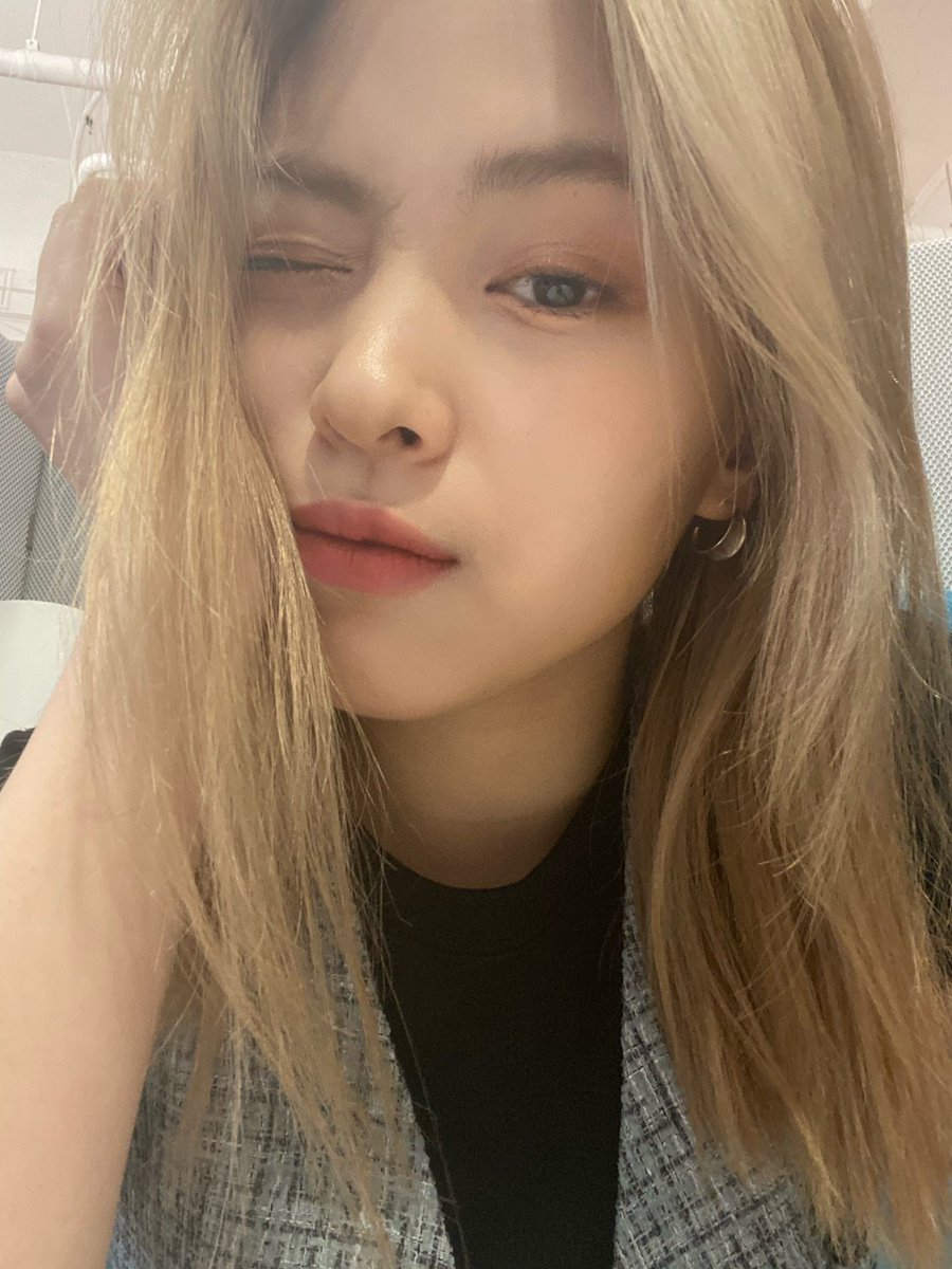 fieryujin's tweet photo. face 💳💥 https://t.co/BWVjijYwP5