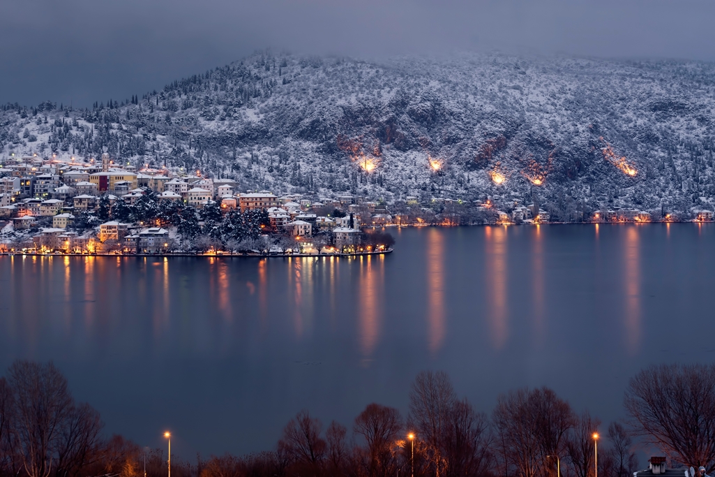 VisitGreecegr's tweet photo. Kastoria | A charming city, whose beauty will most certainly seduce you. Who's coming? 💙
#GreeceDoesHaveAWinter #AllYouWantIsGreece #Kastoria #VisitGreece
▶ 
https://t.co/NElbHj6EtF https://t.co/S0CshRKPhd