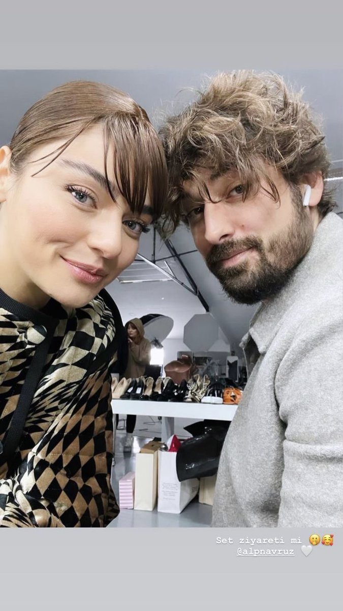 #AlpNavruz’dan sevgilisi #AyçaAyşinTuran’a sette sürpriz ziyaret…
